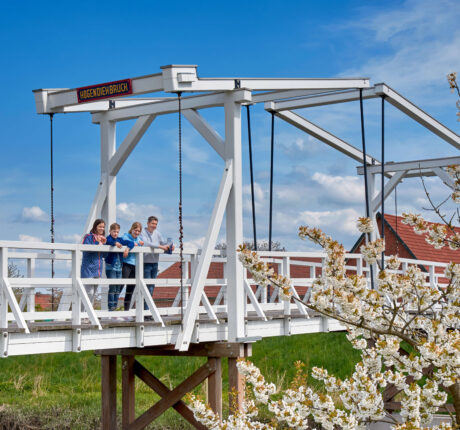 300484_22_04_Altes_Land_Hogendiekbruecke_Familie_TV_LK_Stade